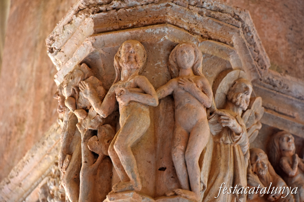 Aiguamúrcia - Capitells i finestrals del claustre del monestir de Santes Creus - Adam i Eva 