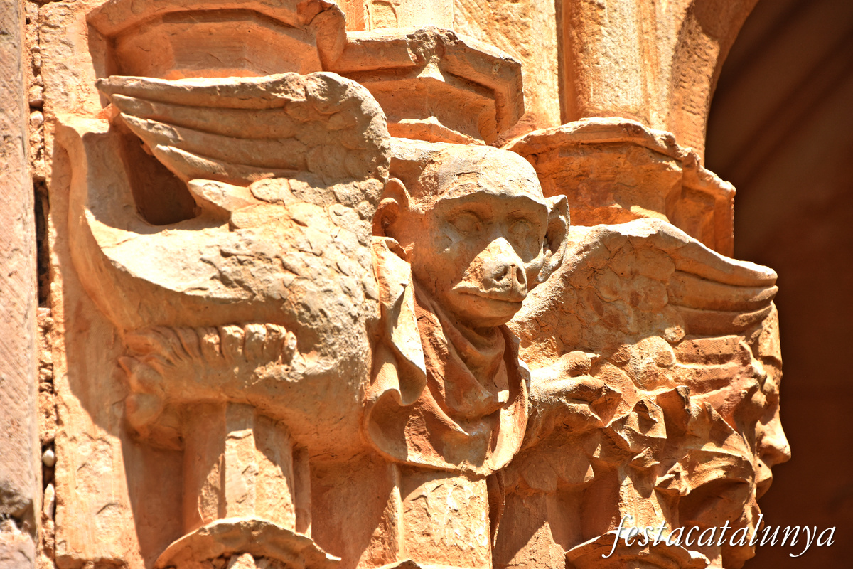 Aiguamúrcia - Capitells i finestrals del claustre del monestir de Santes Creus - Simi alat