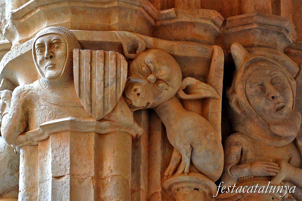 Aiguamúrcia - Capitells i finestrals del claustre del monestir de Santes Creus - Soldat i animal fantàstic