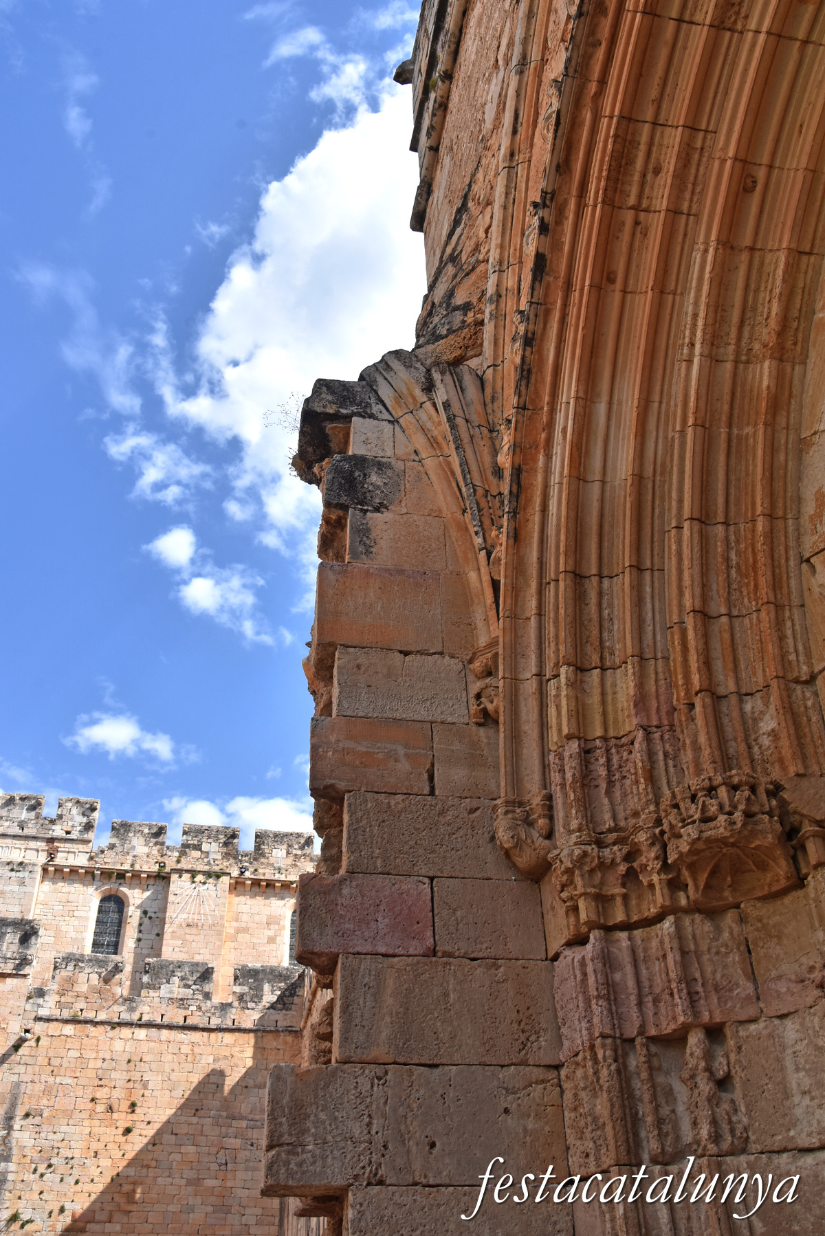 Aiguamúrcia - Porta reial d'accés al claustre del monestir de Santes Creus 