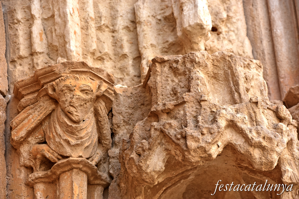 Aiguamúrcia - Porta reial d'accés al claustre del monestir de Santes Creus 