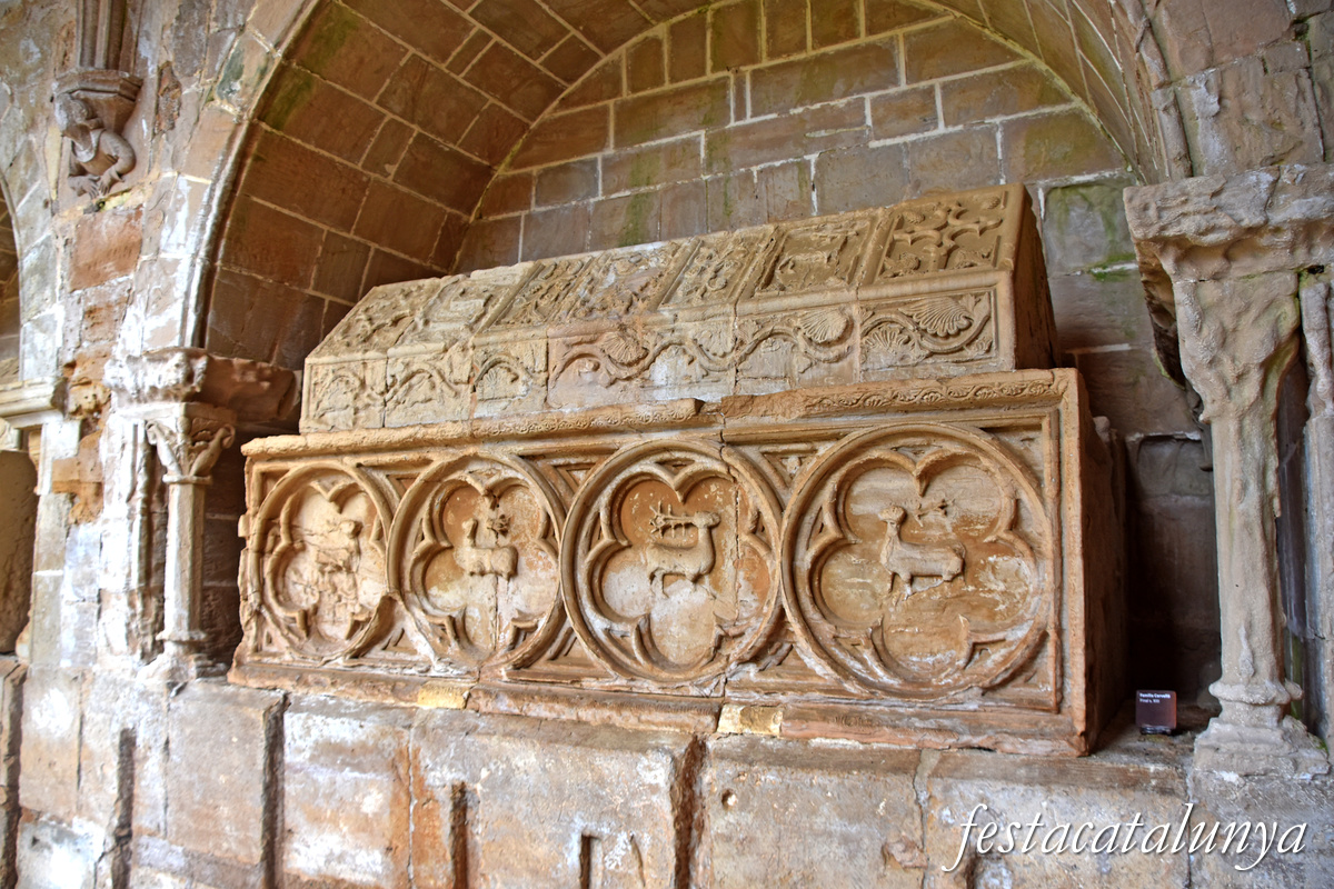 Aiguamúrcia - Sepultures nobiliàries del claustre del monestir de Santes Creus - Família Cervelló