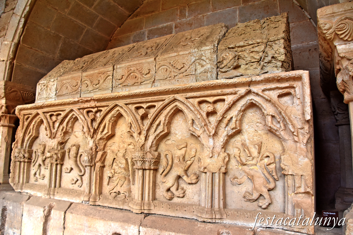 Aiguamúrcia - Sepultures nobiliàries del claustre del monestir de Santes Creus - Família Queralt