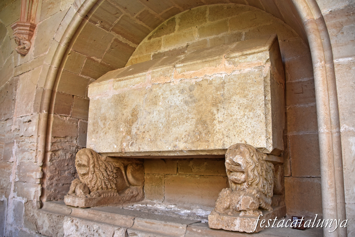 Aiguamúrcia - Sepultures nobiliàries del claustre del monestir de Santes Creus - Guillem de Claramunt i la seua muller Guillema
