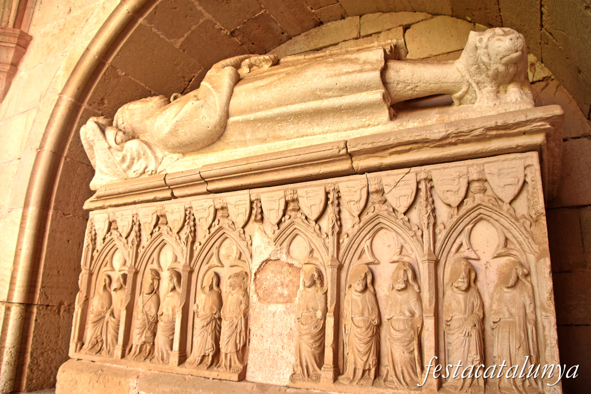 Aiguamúrcia - Sepultures nobiliàries del claustre del monestir de Santes Creus - Ramon Alamany de Cervelló