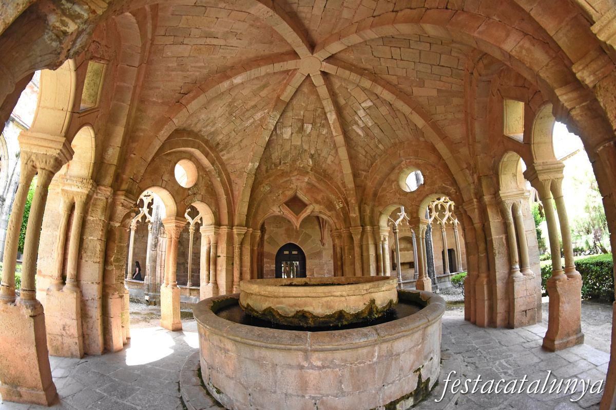 Aiguamúrcia -Templet del lavatori del claustre del monestir de Santes Creus