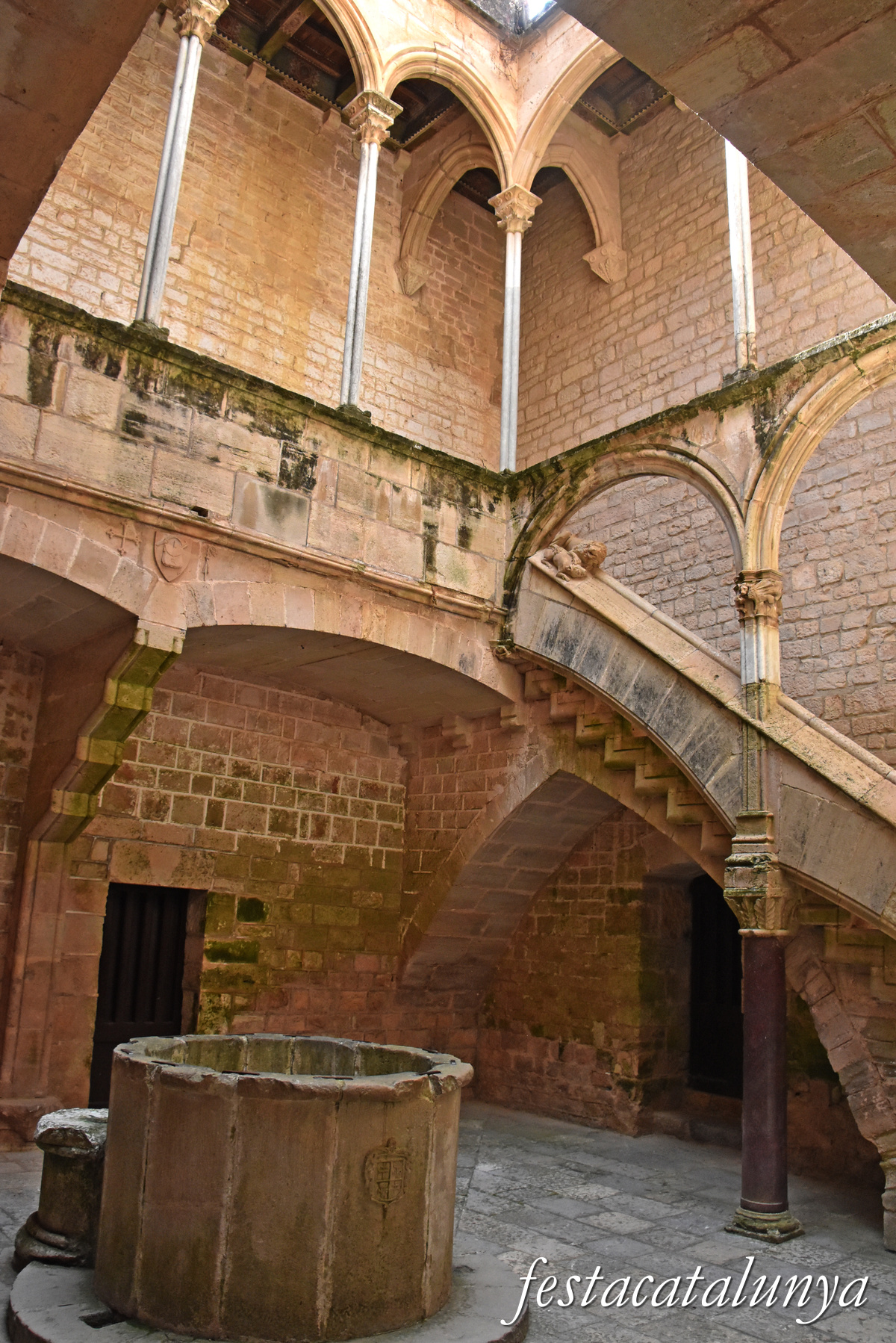 Aiguamúrcia - Palau Reial del monestir de Santes Creus 
