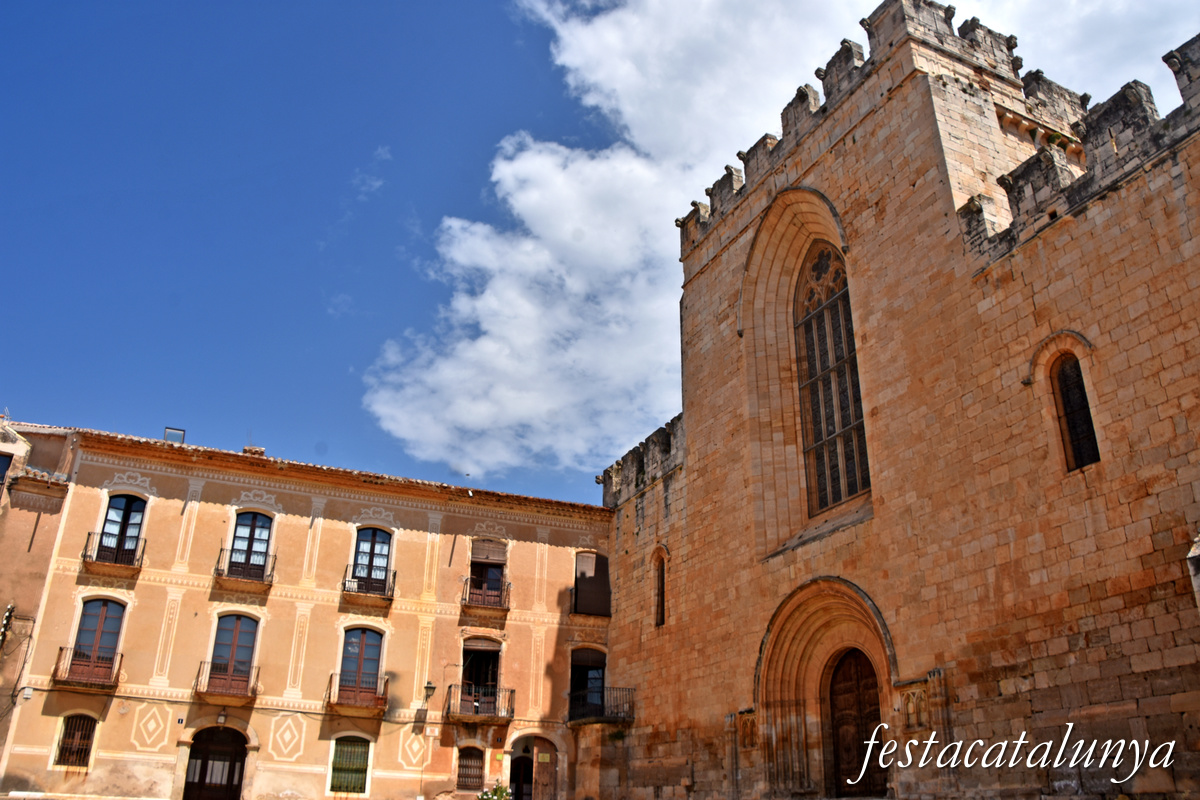 Aiguamúrcia - Església del monestir de Santes Creus - Façana principal