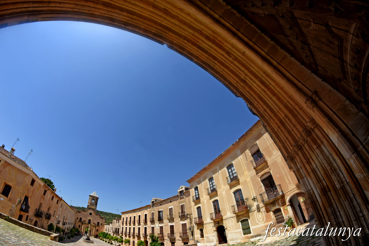 Aiguamúrcia - Església del monestir de Santes Creus - Façana principal 