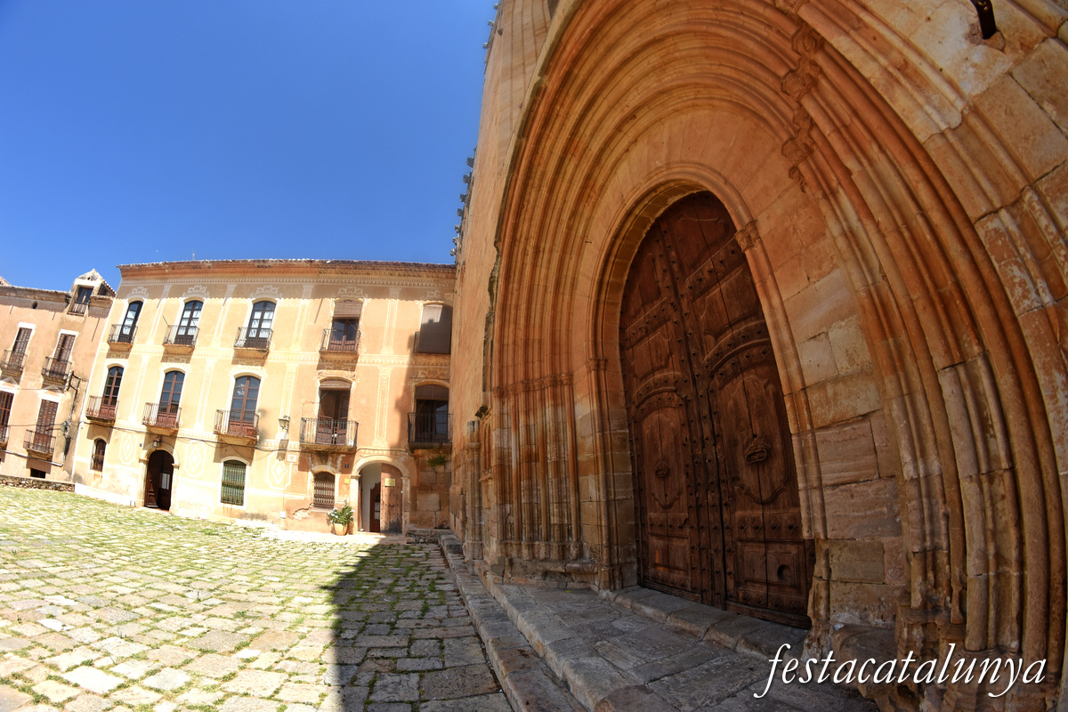 Aiguamúrcia - Església del monestir de Santes Creus - Façana principal