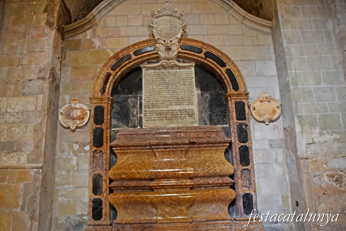 Aiguamúrcia - Església del monestir de Santes Creus - Sepulcre dels Montcada