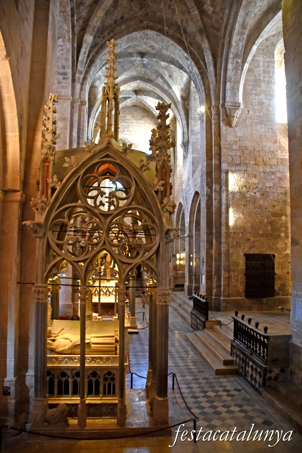 Aiguamúrcia - Sepulcre del Rei Jaume II i Blanca d'Anjou al monestir de Santes Creus