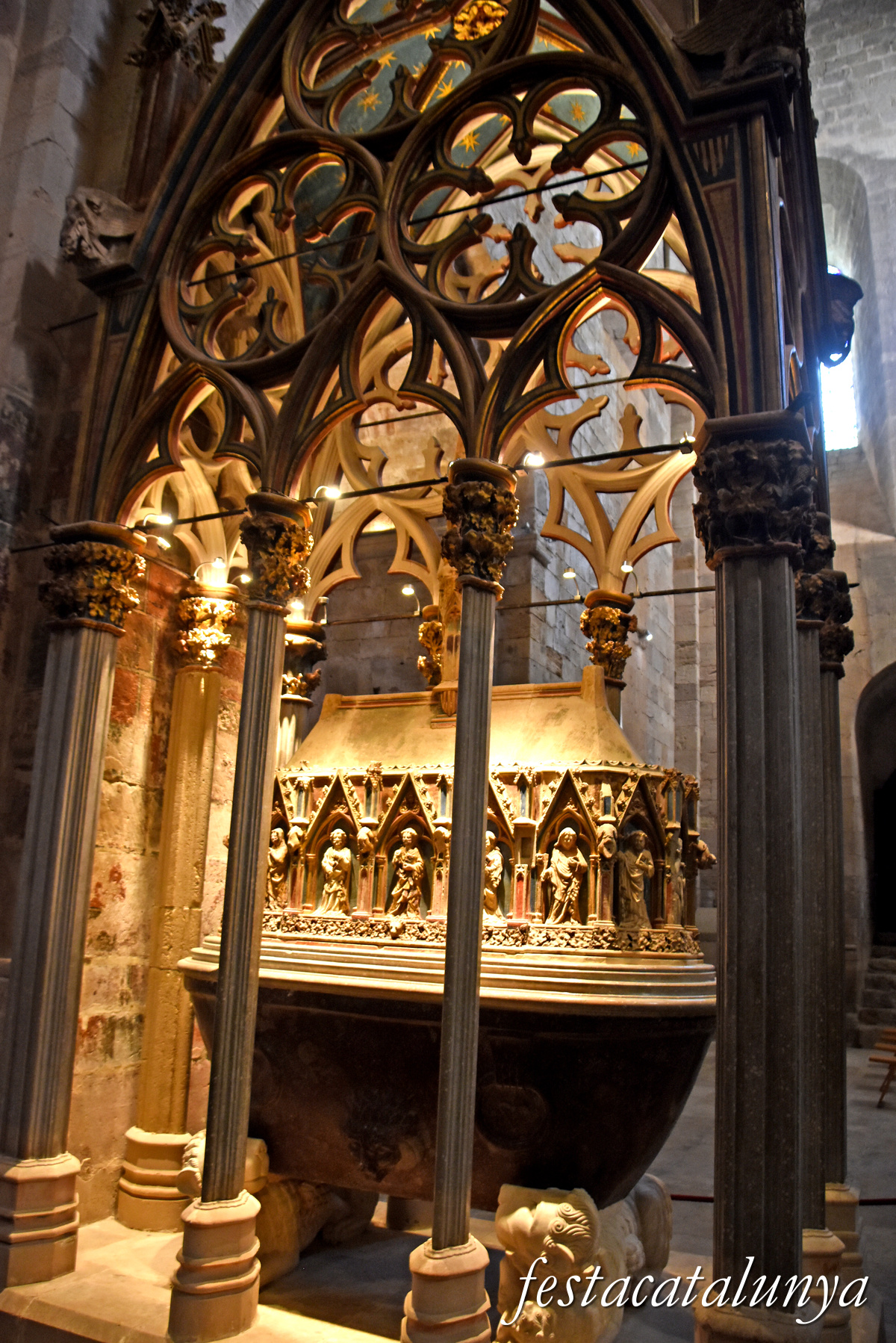 Aiguamúrcia - Sepulcre del Rei Pere el Gran al monestir de Santes Creus