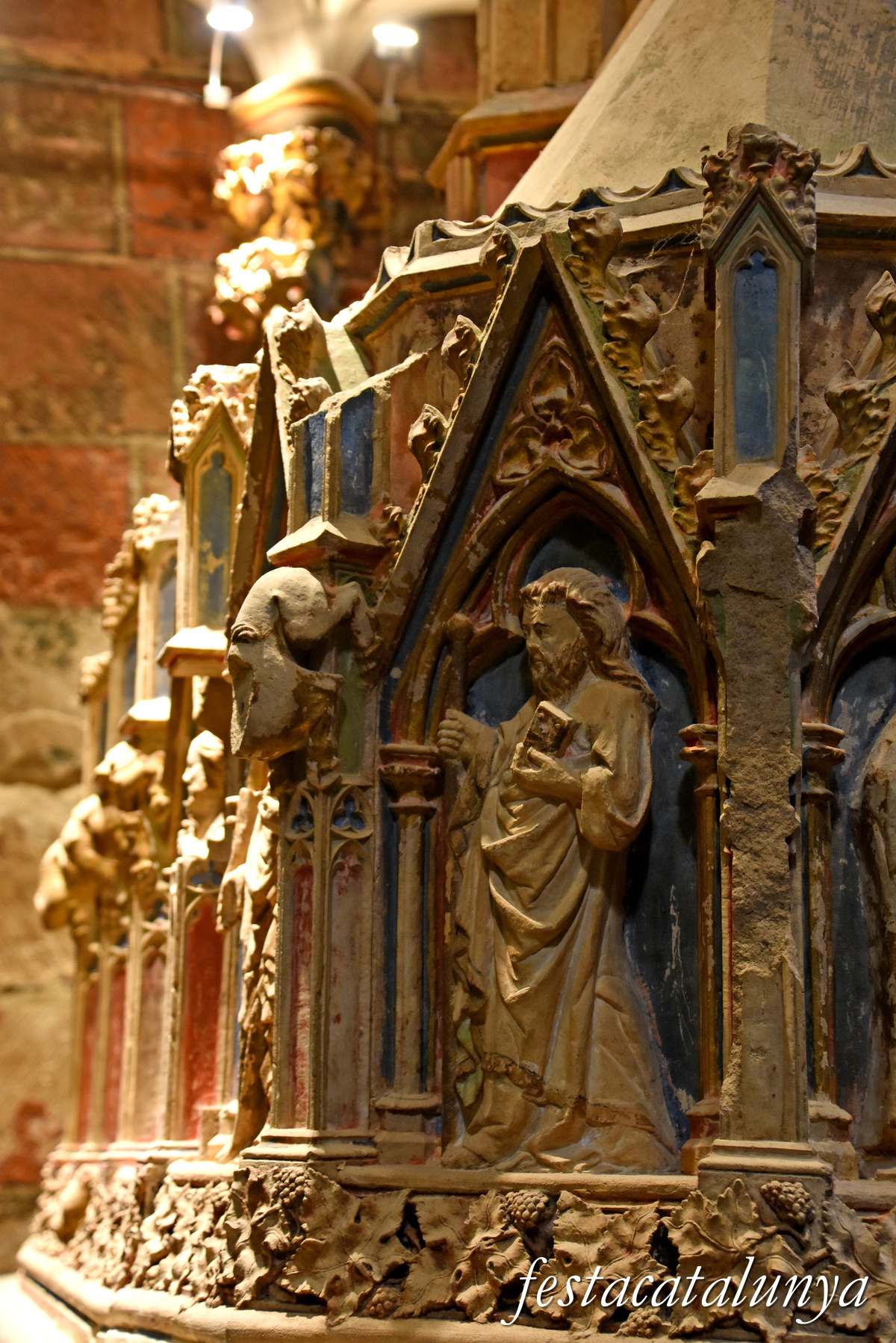 Aiguamúrcia - Sepulcre del Rei Pere el Gran al monestir de Santes Creus