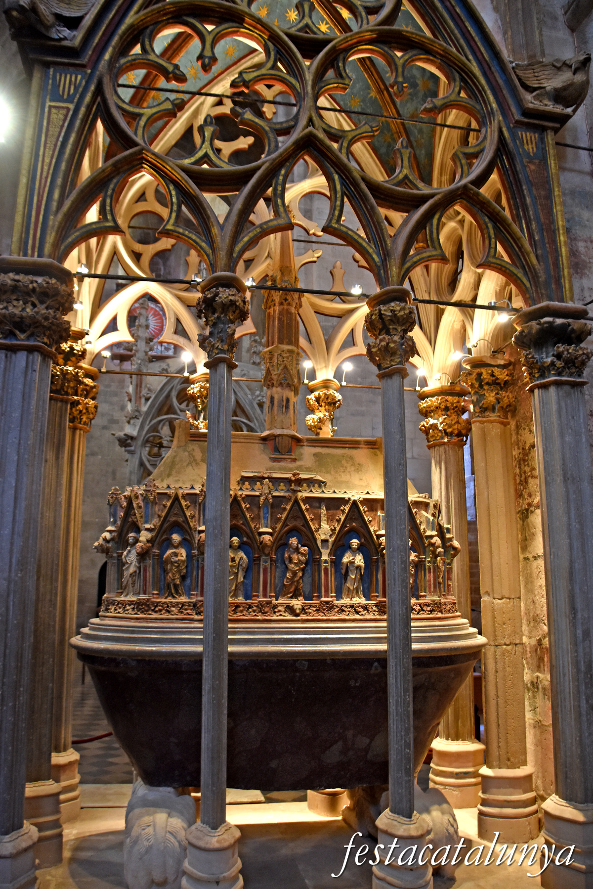 Aiguamúrcia - Sepulcre del Rei Pere el Gran al monestir de Santes Creus