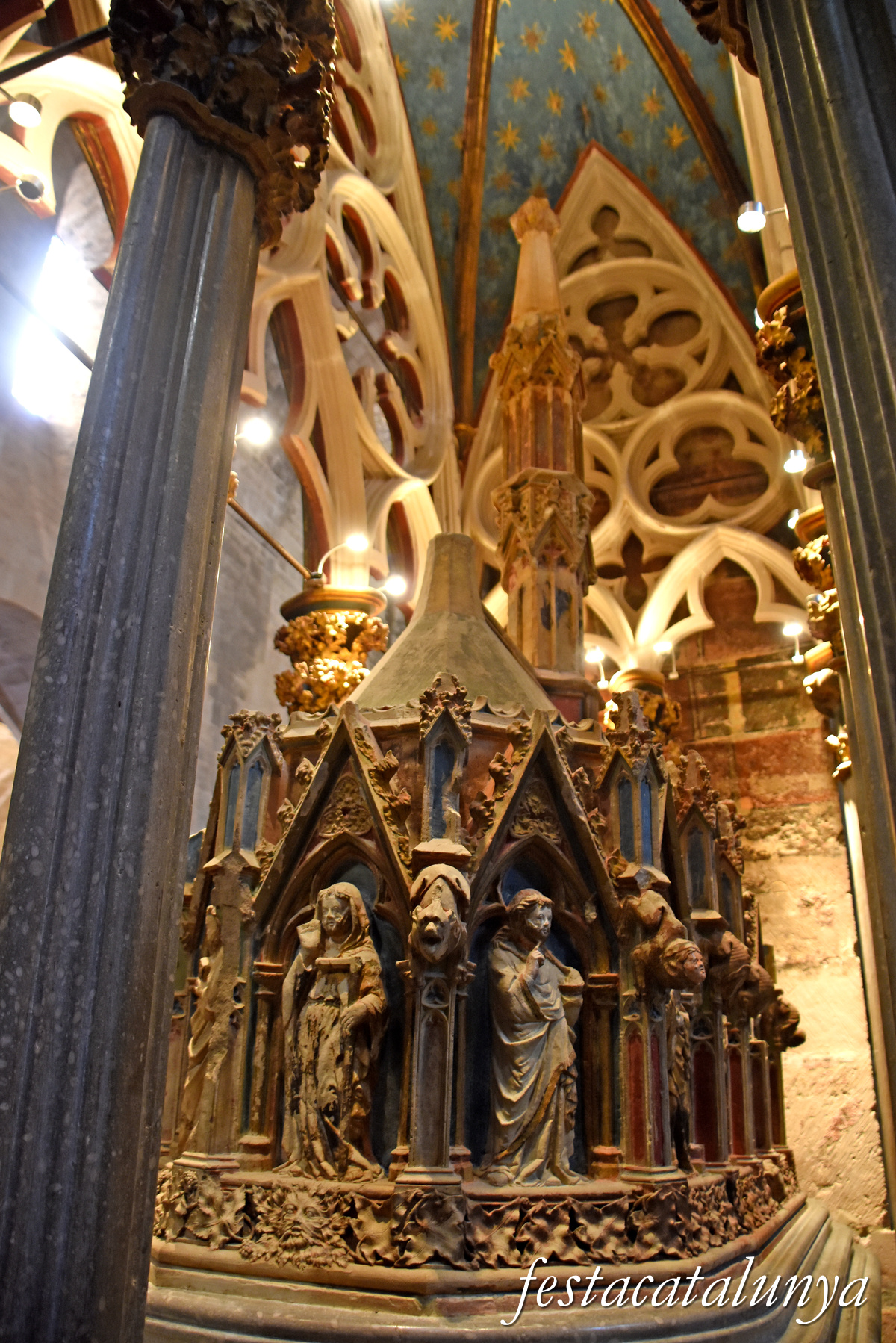 Aiguamúrcia - Sepulcre del Rei Pere el Gran al monestir de Santes Creus