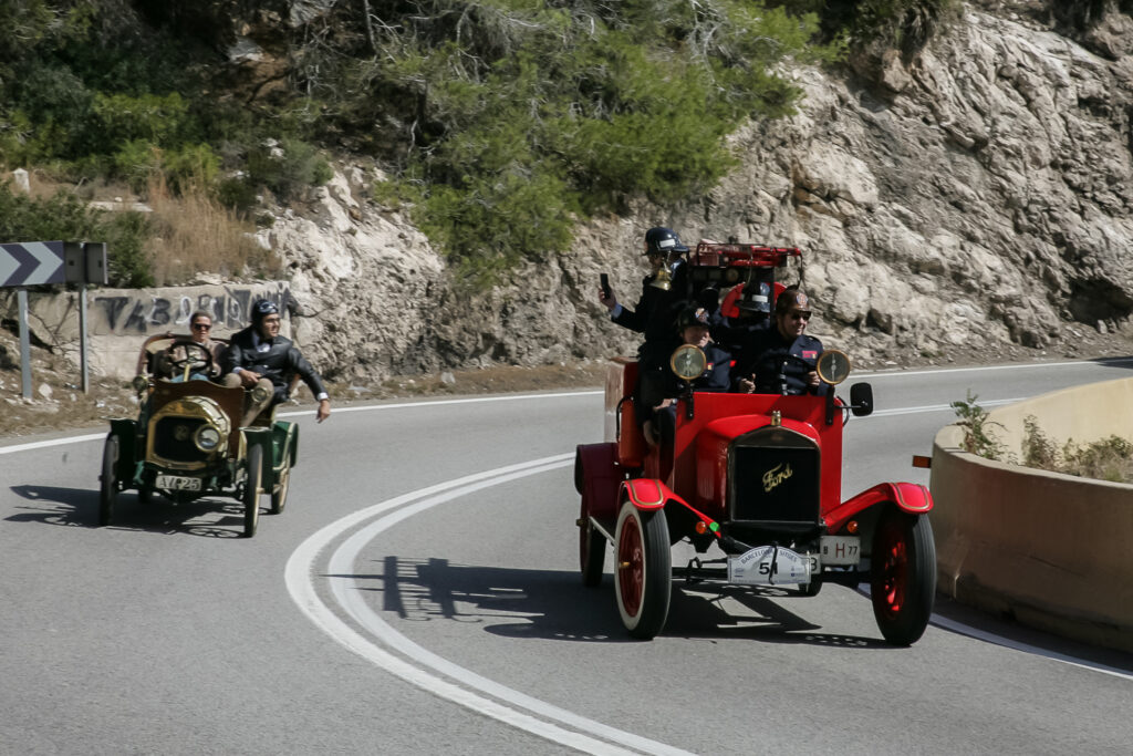 Ral·li internacional de cotxes d'època Barcelona-Sitges (Foto: www.rallybarcelonasitges.com) 