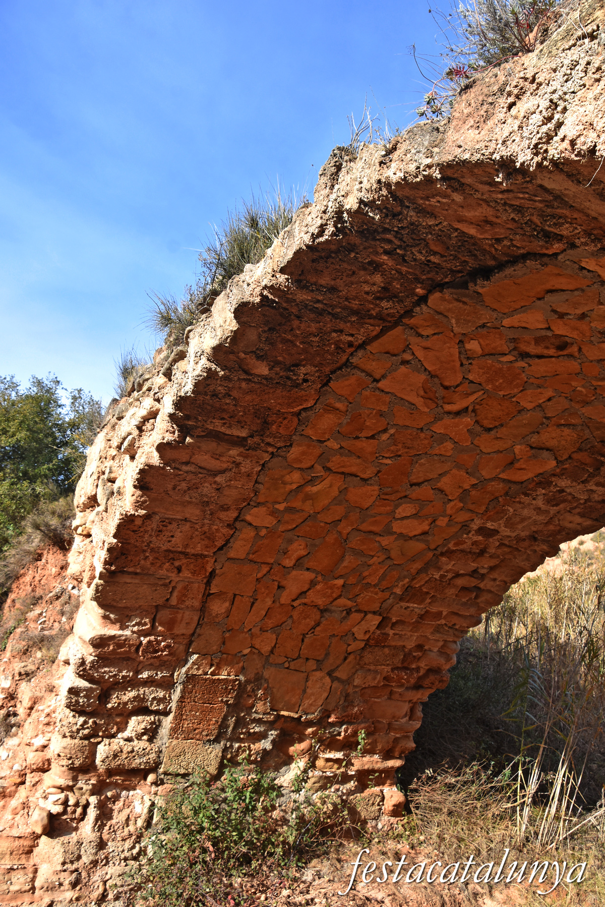 Sarral - Església romànica de Sant Pere d'Anguera - Pont