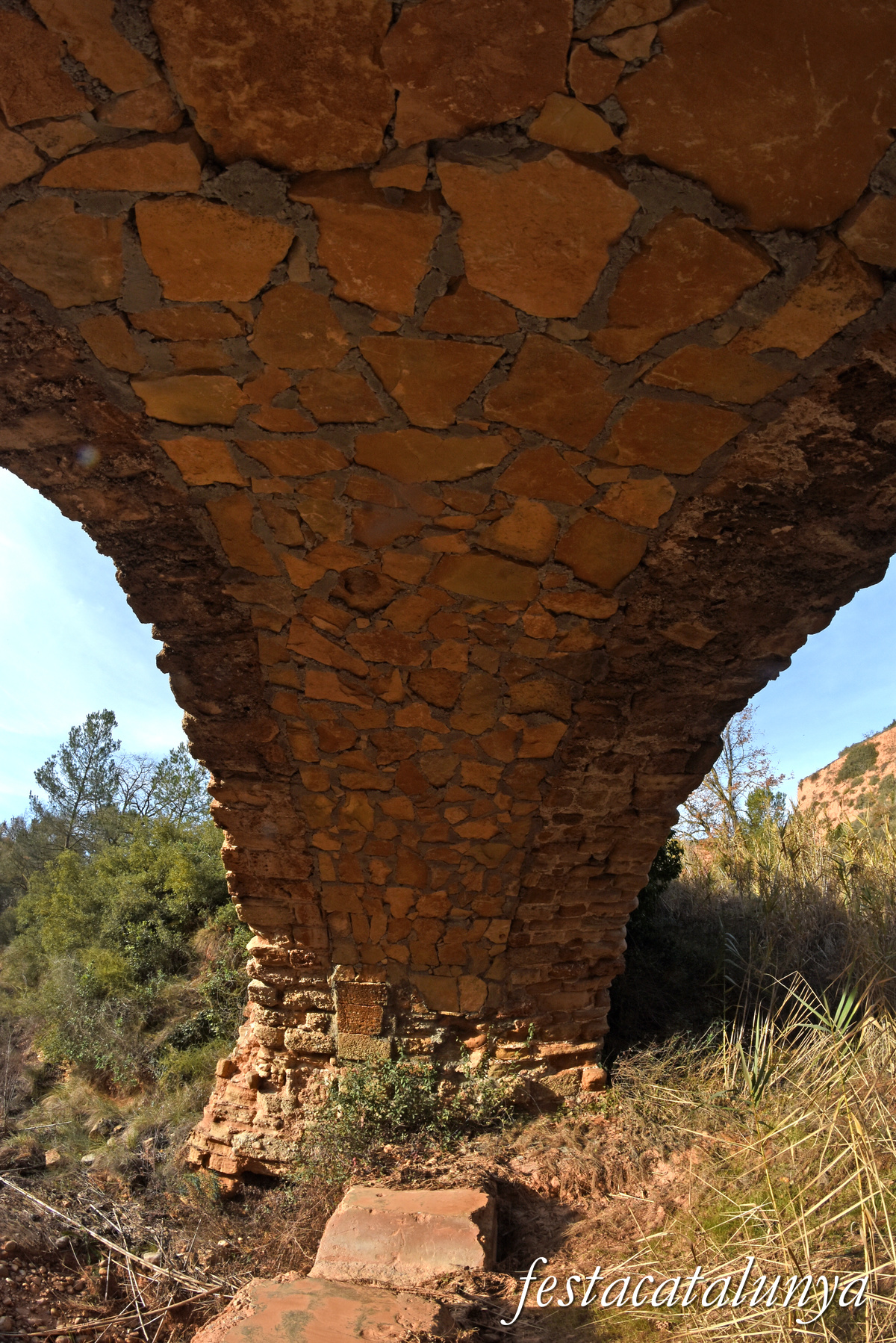 Sarral - Església romànica de Sant Pere d'Anguera - Pont