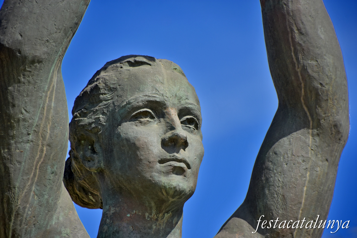 Monument a Lluís Companys i a tots els immolats per les llibertats de Catalunya a Mollet del Vallès ***