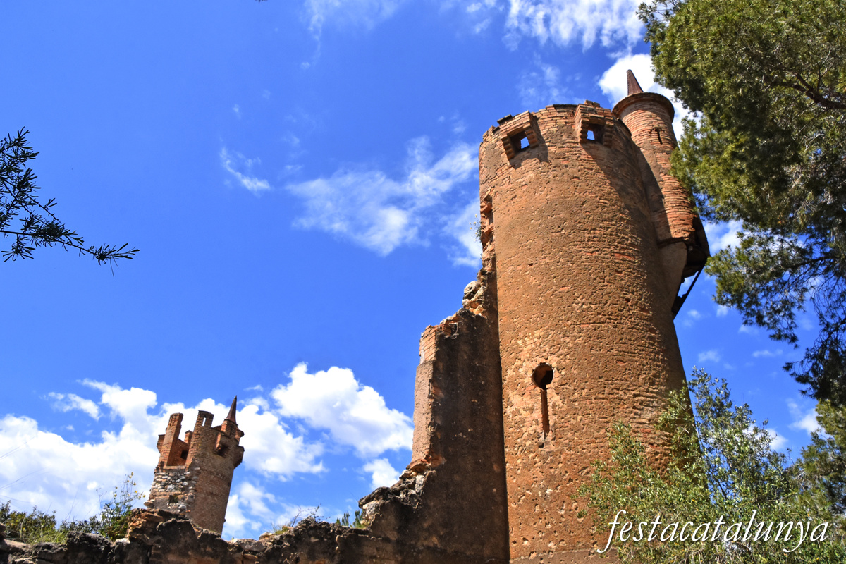 Bellvei - Mas i castell de la Muga 