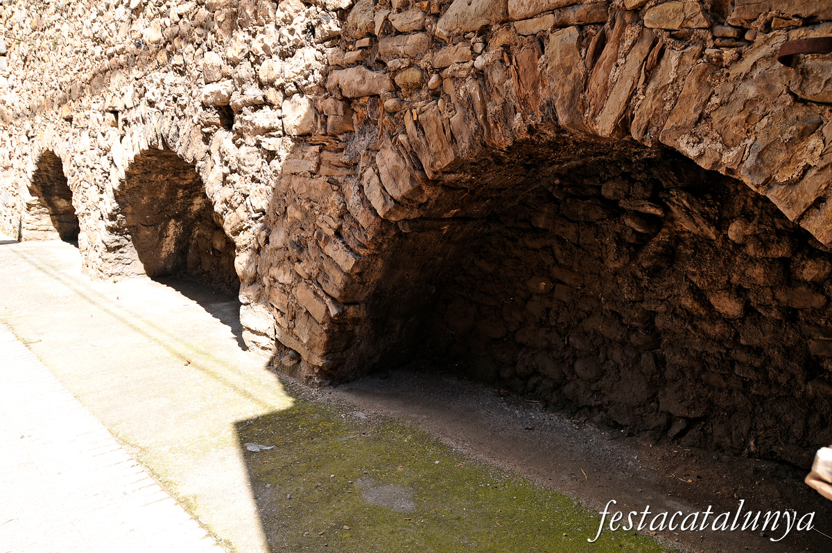 Antic portal i muralles d'Oliana