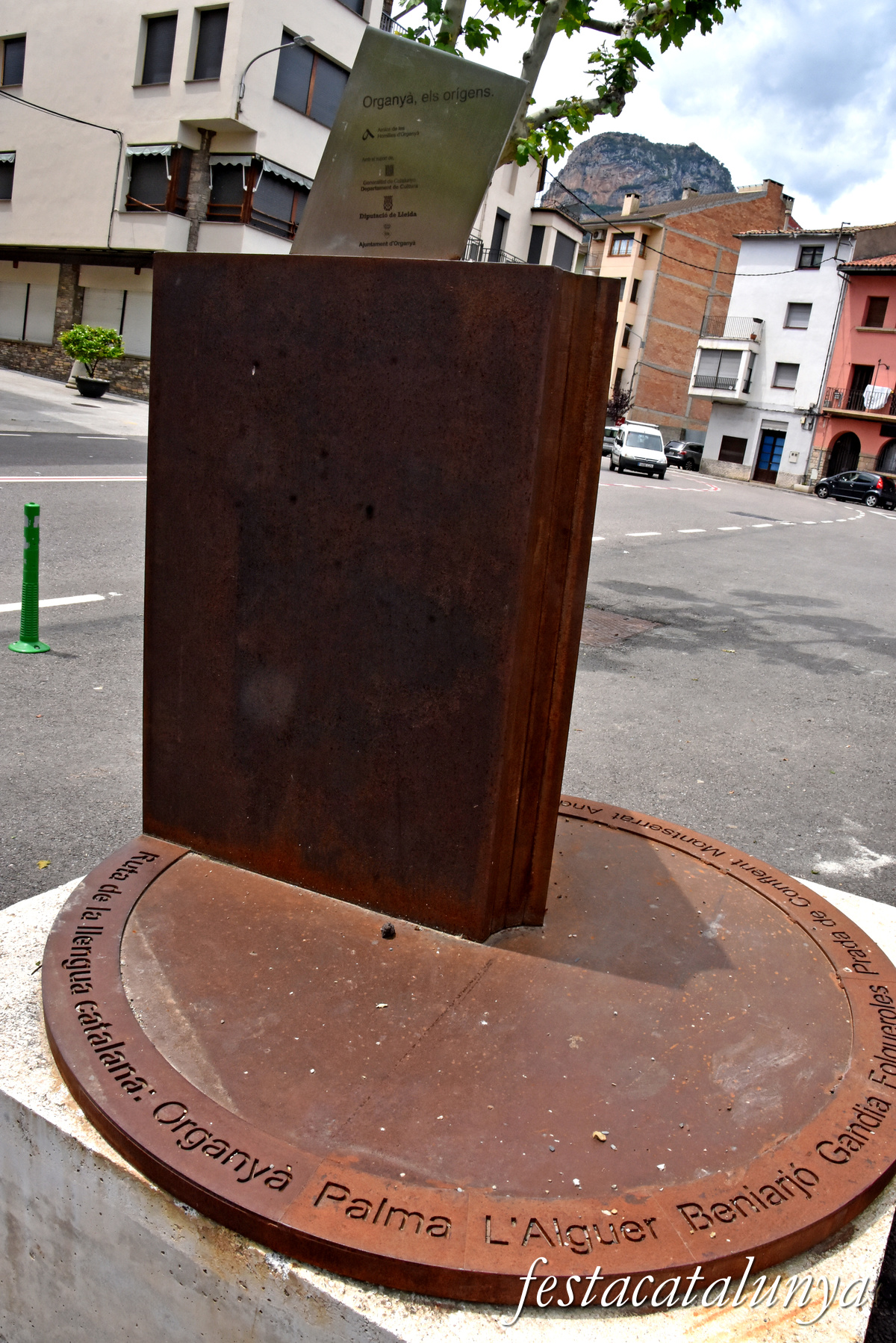 Organyà - Passejada pel nucli històric - Monument de les Homilies dins la Ruta de la Llengua Catalana