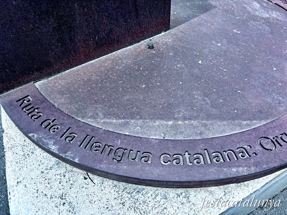 Organyà - Passejada pel nucli històric - Monument de les Homilies dins la Ruta de la Llengua Catalana