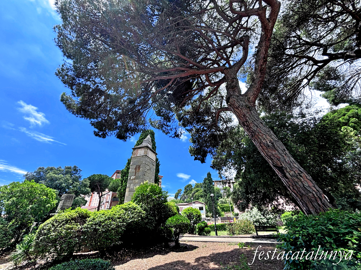 Sant Andreu de Llavaneres - Monument al Cardenal Vives i Tutó