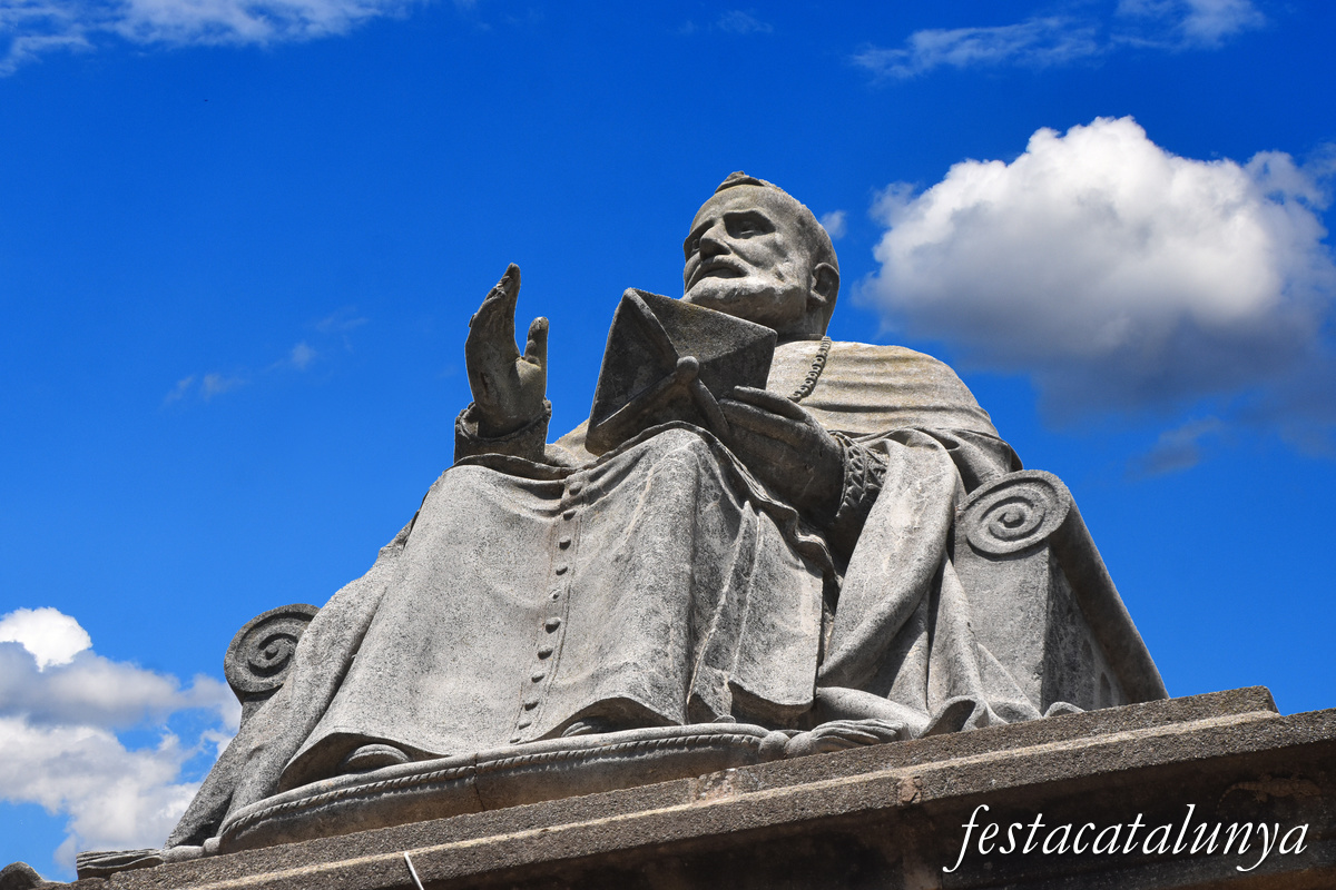 Sant Andreu de Llavaneres - Monument al Cardenal Vives i Tutó 