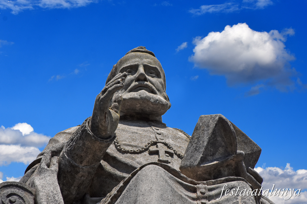 Sant Andreu de Llavaneres - Monument al Cardenal Vives i Tutó 