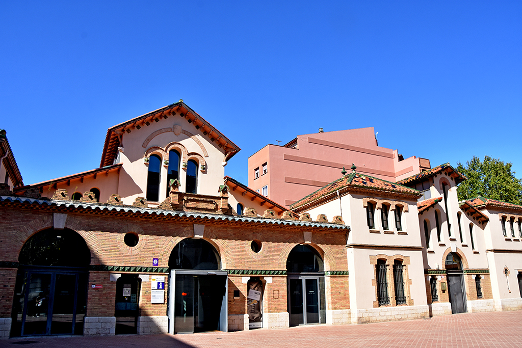 1.- Centre històric: Places de l'Escorxador i de la Palmera de Figueres ***