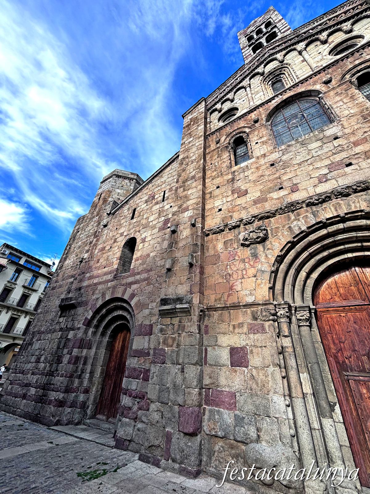 La Seu d'Urgell - Façana de ponent de la catedral de Santa Maria 