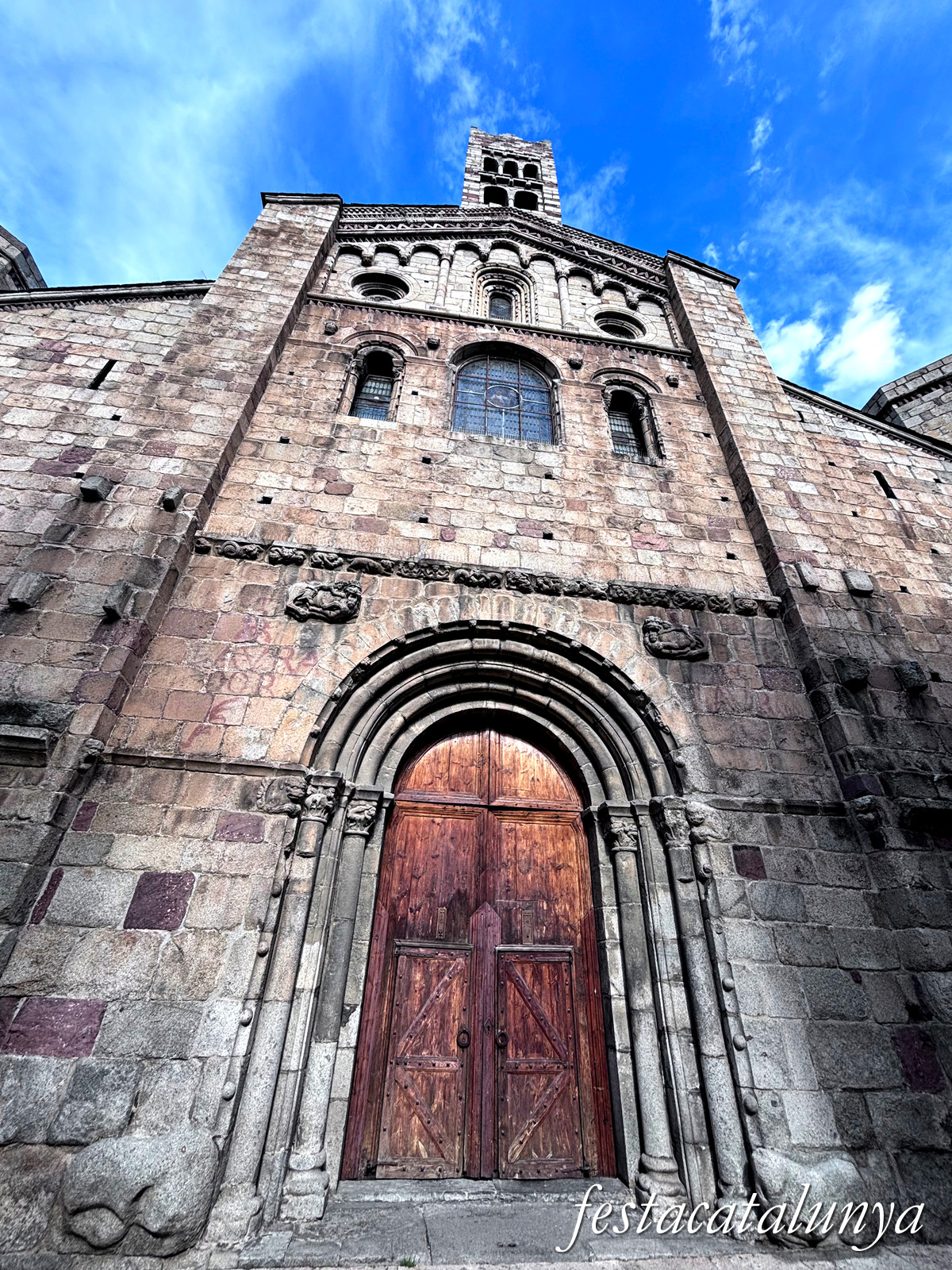 La Seu d'Urgell - Façana de ponent de la catedral de Santa Maria
