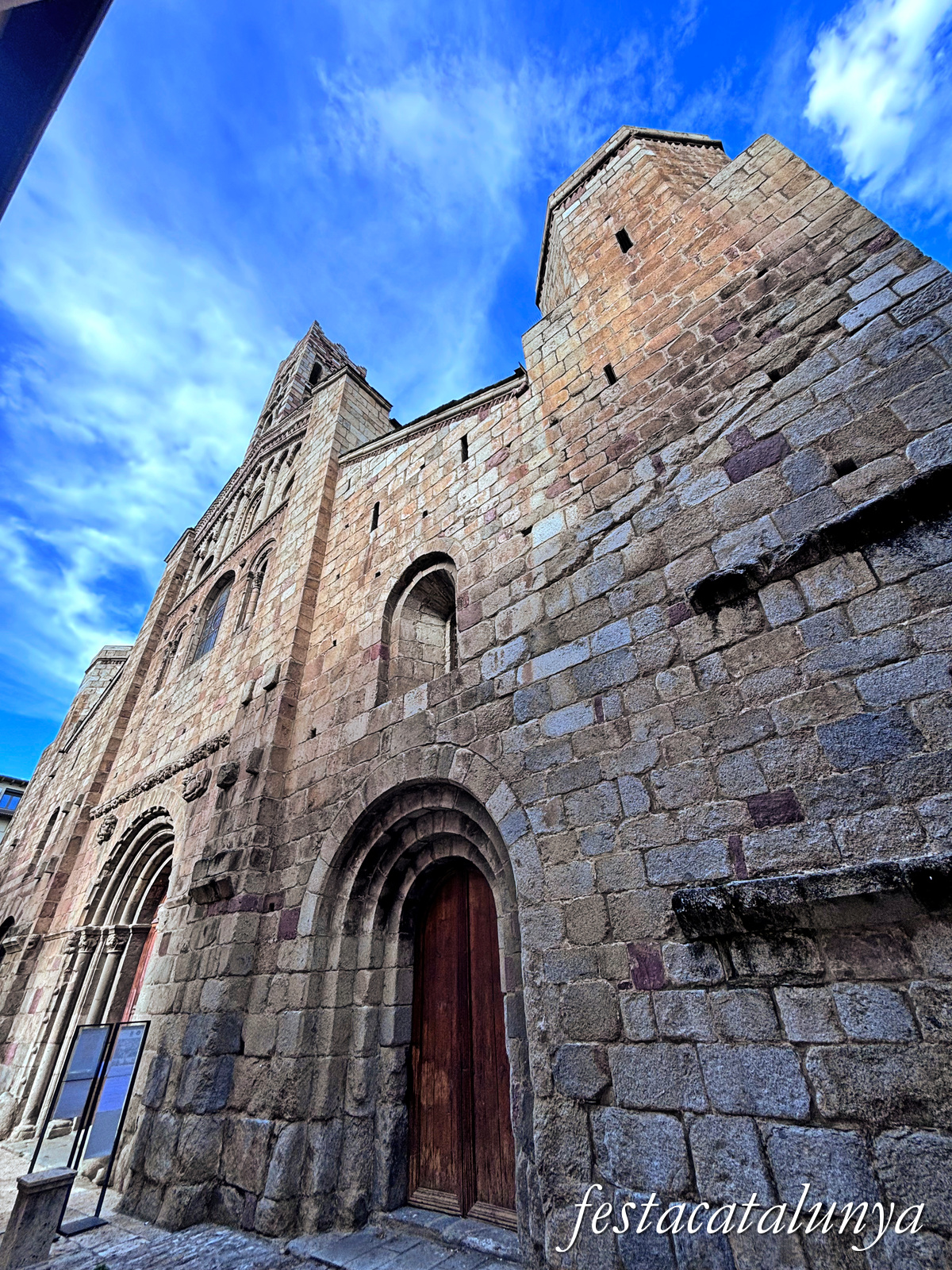 La Seu d'Urgell - Façana de ponent de la catedral de Santa Maria