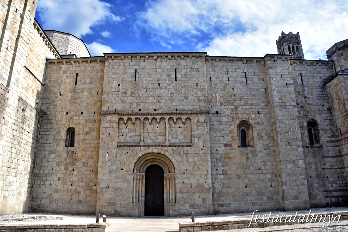 Façana nord de la catedral de Santa Maria de la Seu d'Urgell ***