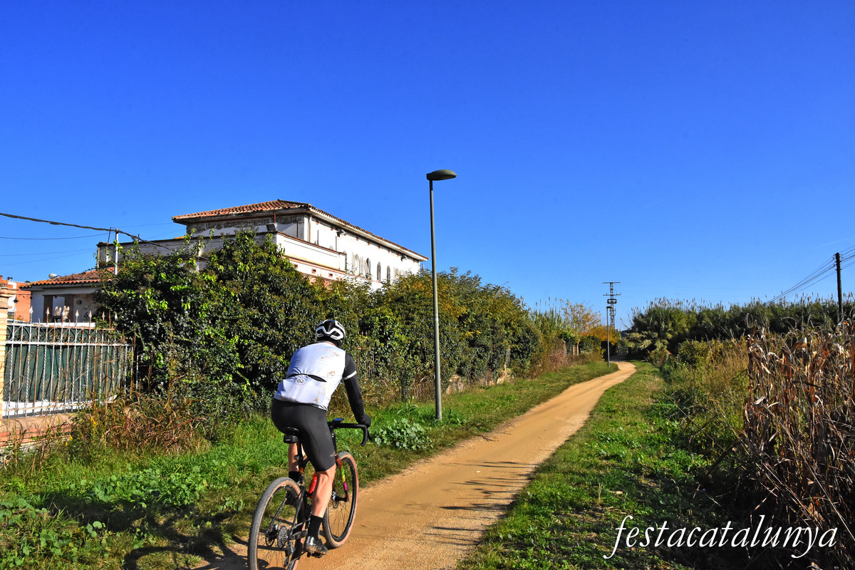 Bescanó - Ruta de l'antic carrilet d'Olot a Girona al seu pas per Bescanó - Fàbrica Grober 