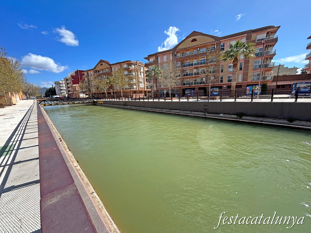Roquetes - Canal de la dreta de l'Ebre al seu pas per Roquetes 