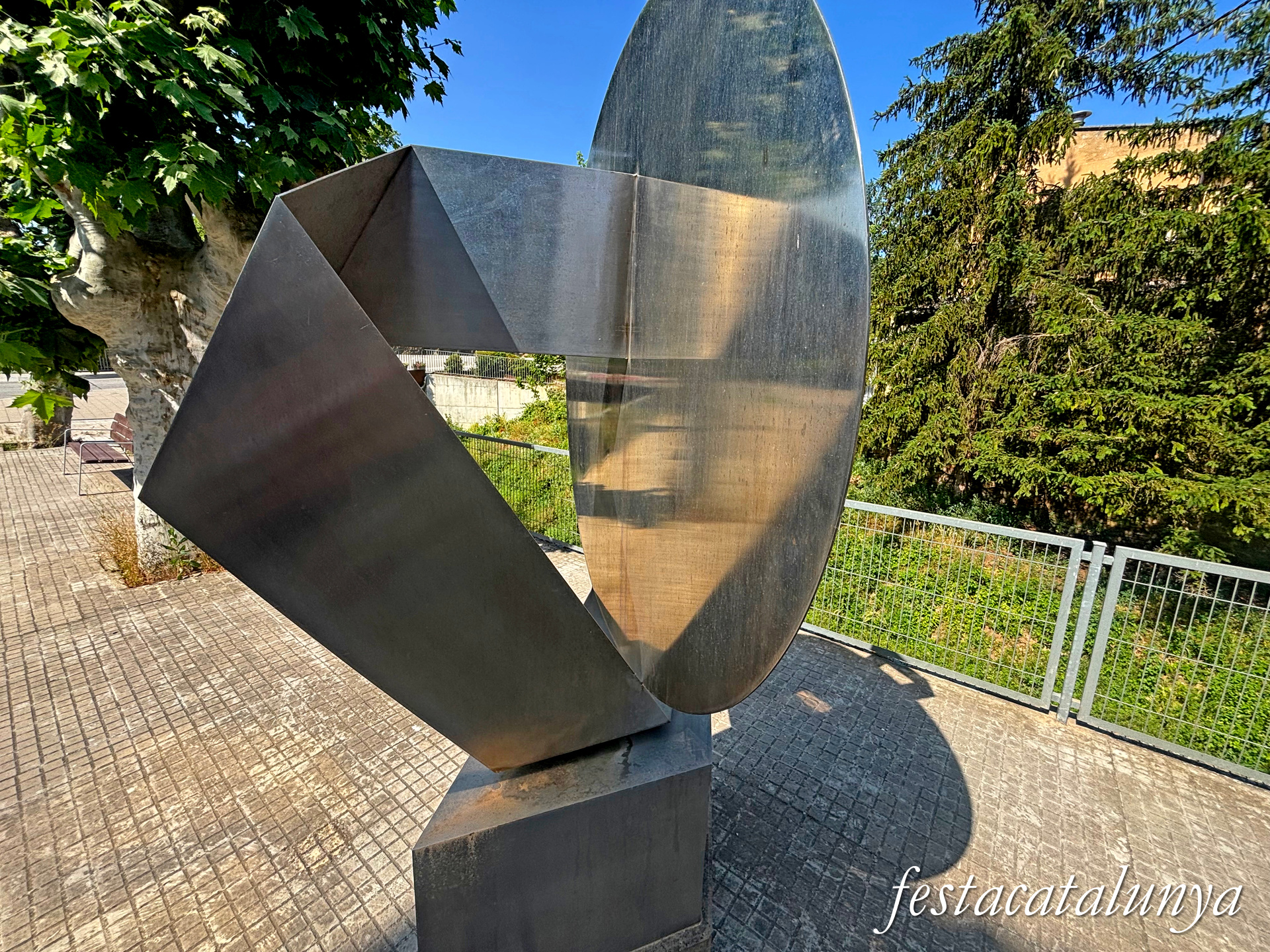 Monistrol de Calders - Escultura Cinta esfèrica d'Enrique Salamanca 