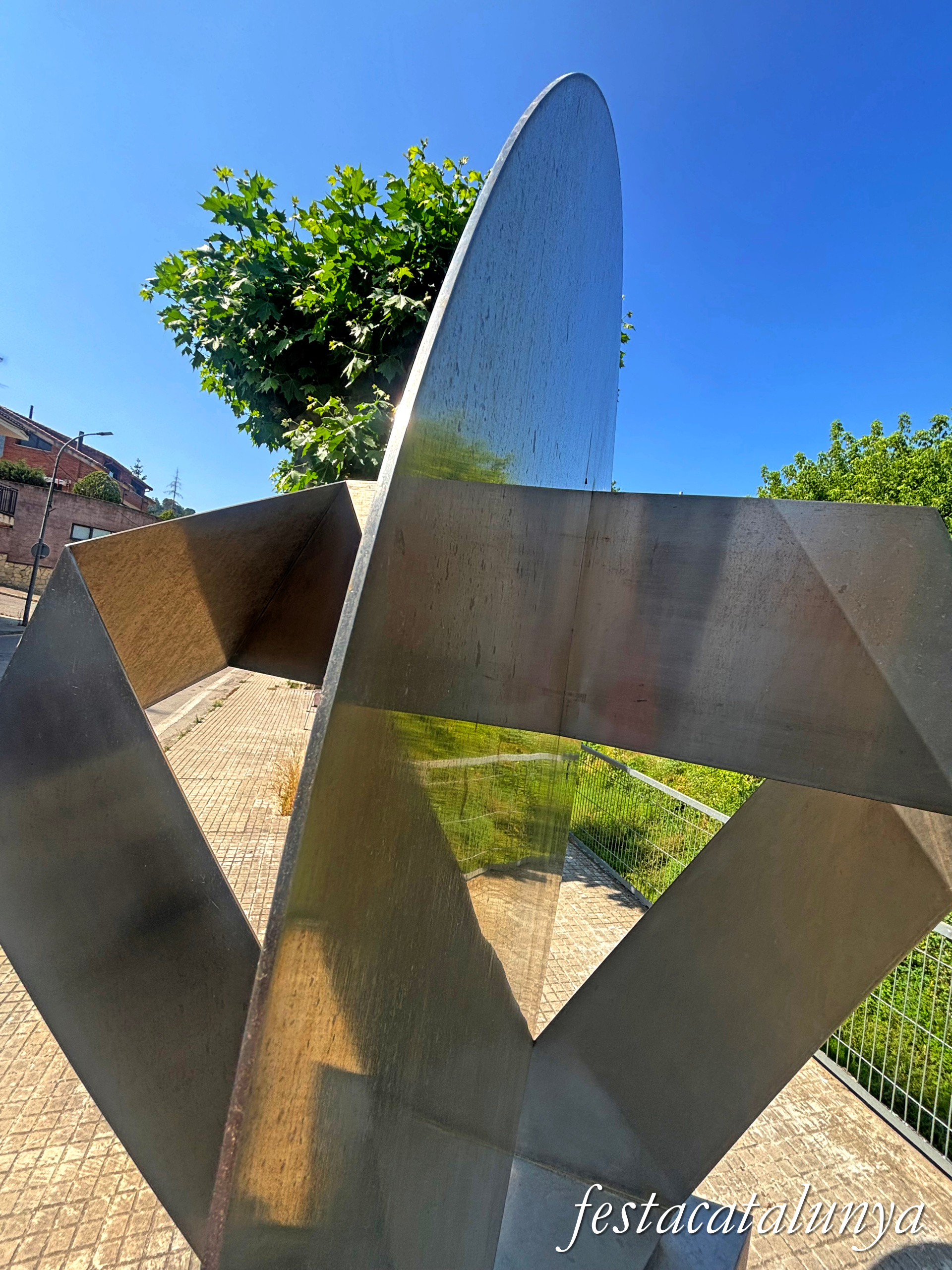 Monistrol de Calders - Escultura Cinta esfèrica d'Enrique Salamanca 
