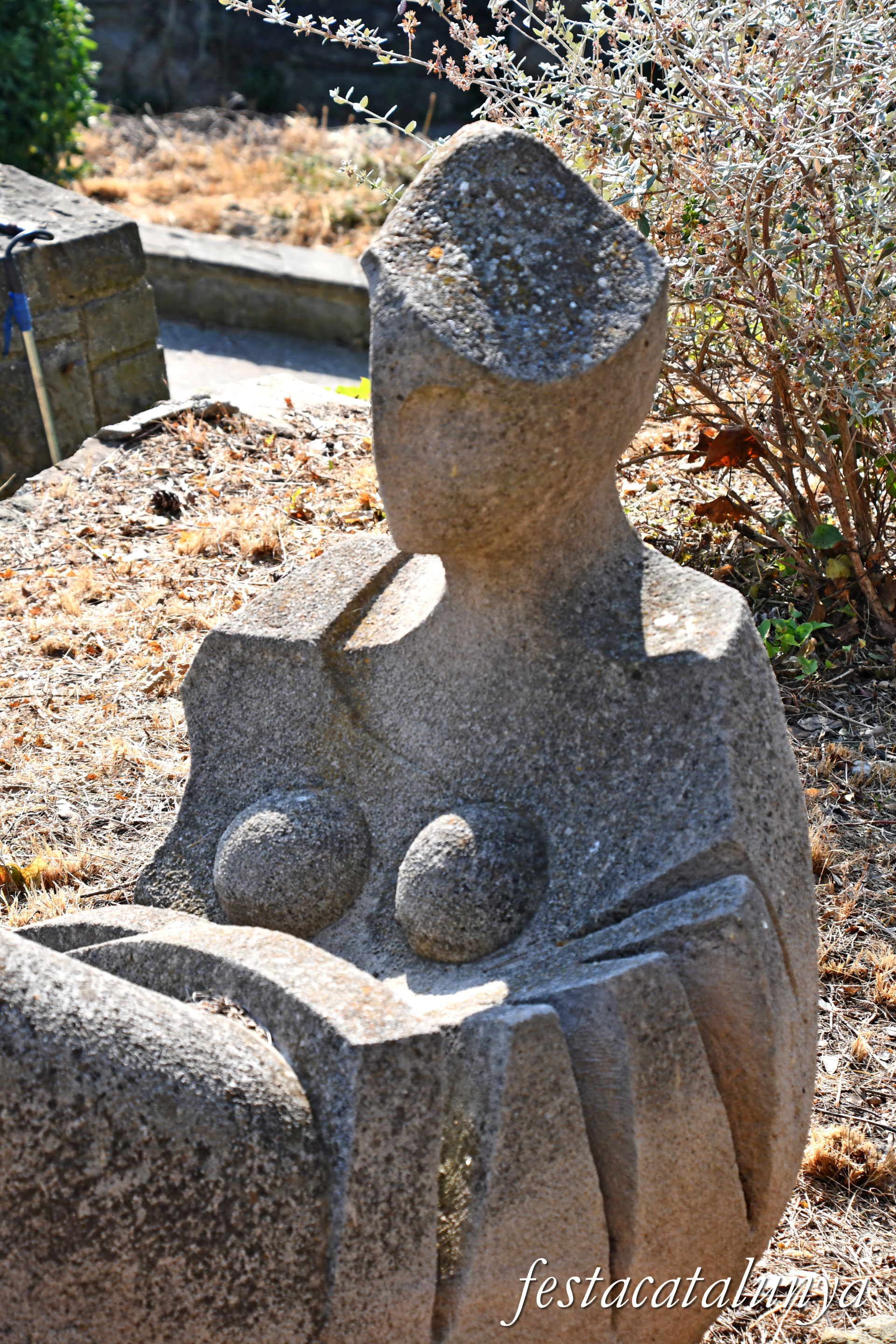 Monistrol de Calders - Escultura Dama de José Carrilero Gil 