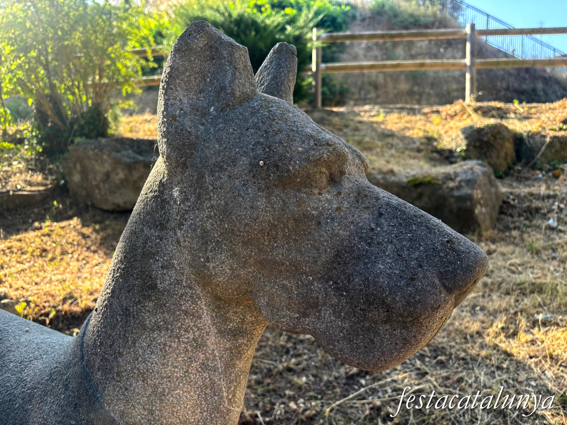 Monistrol de Calders - Escultura Gos dogo de Josep Sobrado Balboa 