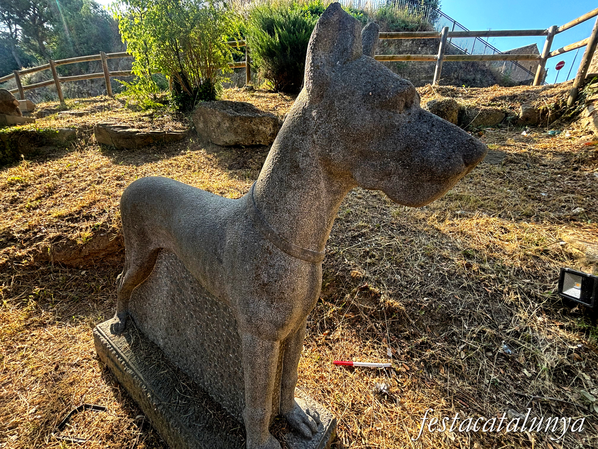 Monistrol de Calders - Escultura Gos dogo de Josep Sobrado Balboa