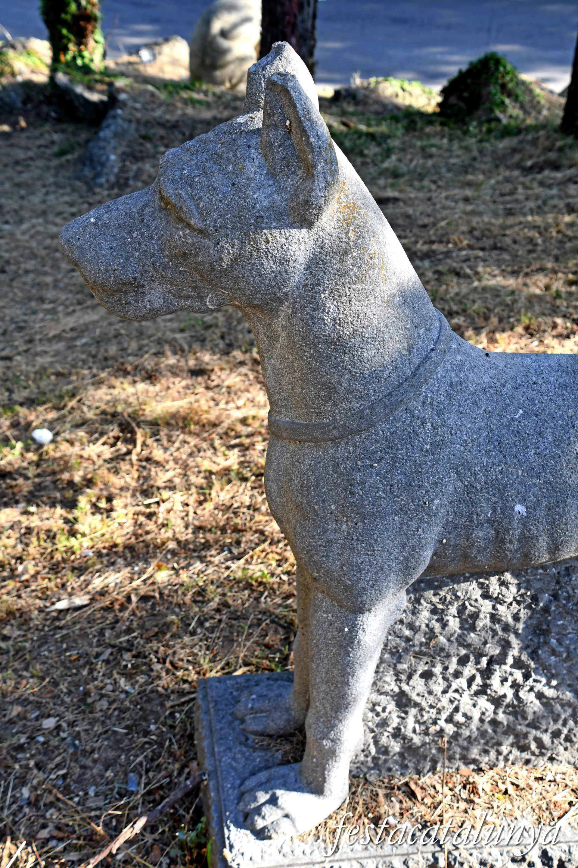 Monistrol de Calders - Escultura Gos dogo de Josep Sobrado Balboa