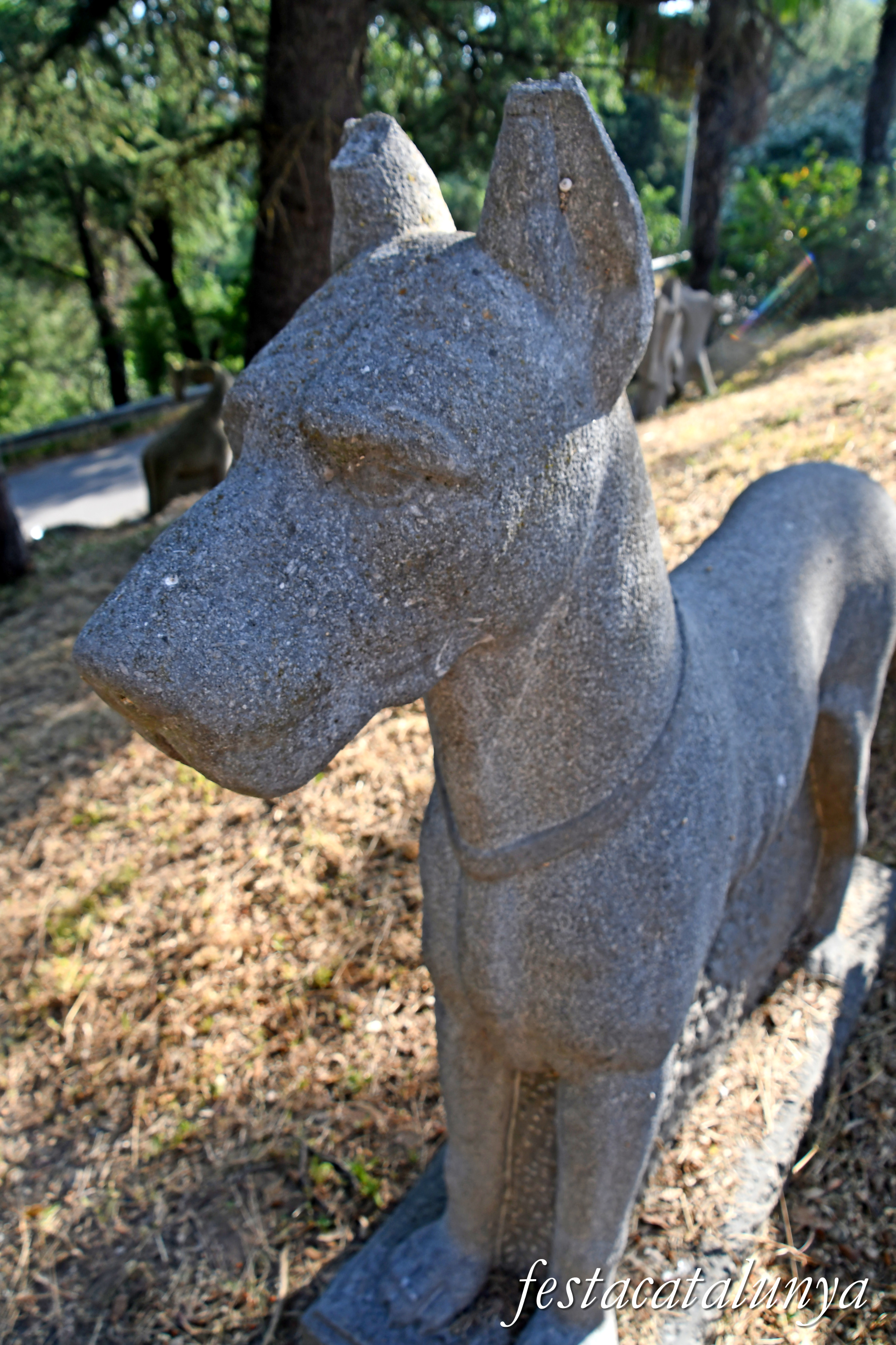 Monistrol de Calders - Escultura Gos dogo de Josep Sobrado Balboa
