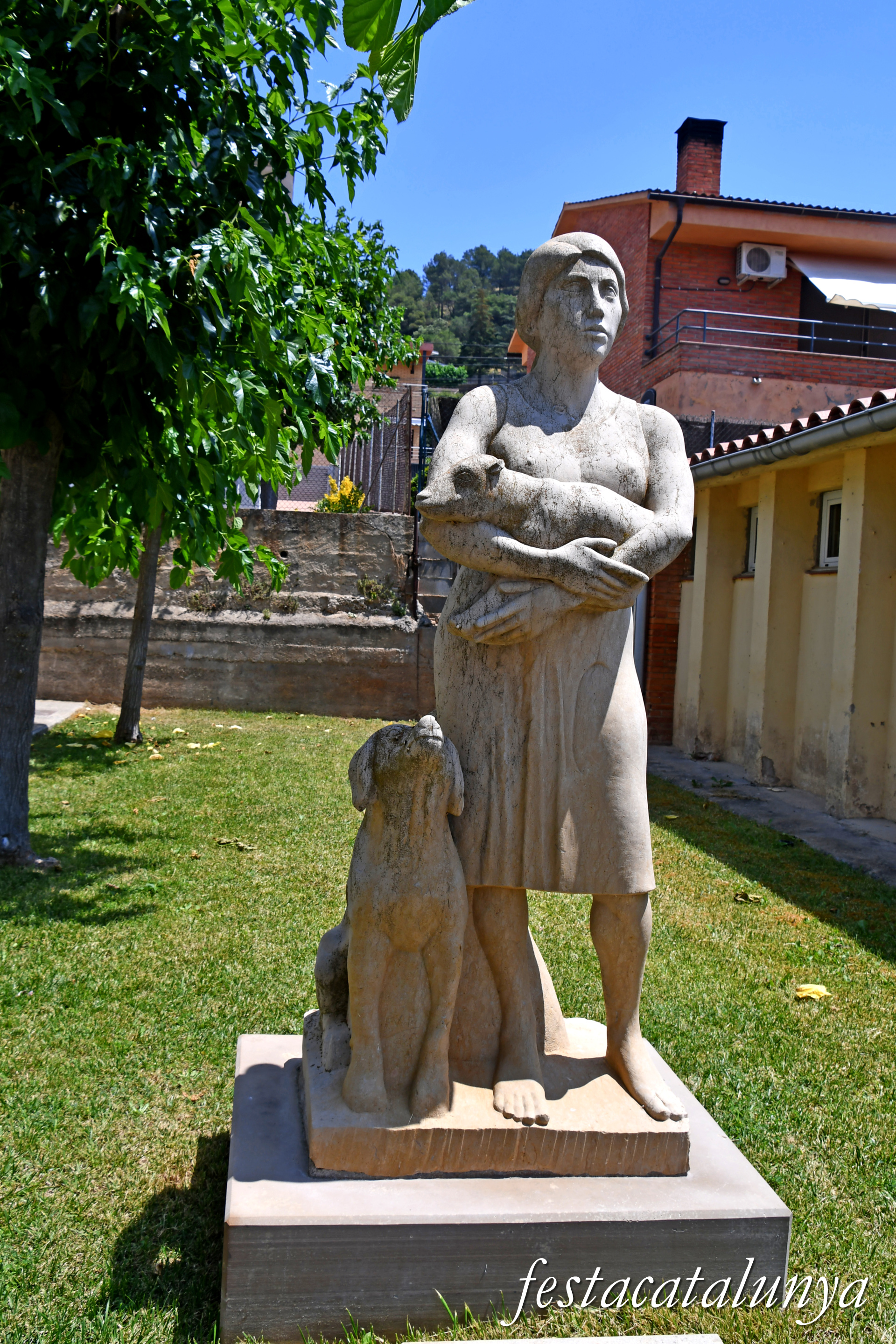 Monistrol de Calders - Escultura La Pastora de Ferran Ventura Rodríguez
