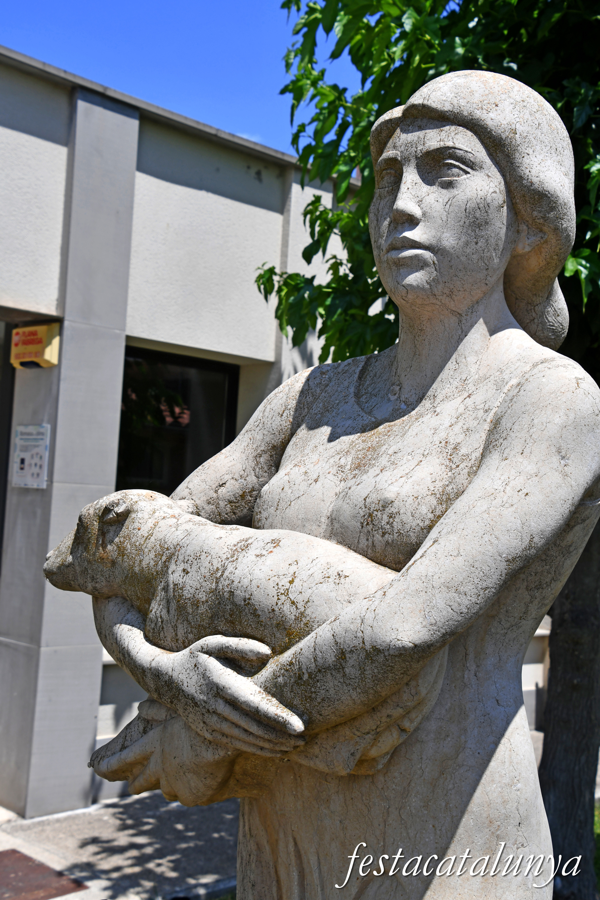 Monistrol de Calders - Escultura La Pastora de Ferran Ventura Rodríguez 