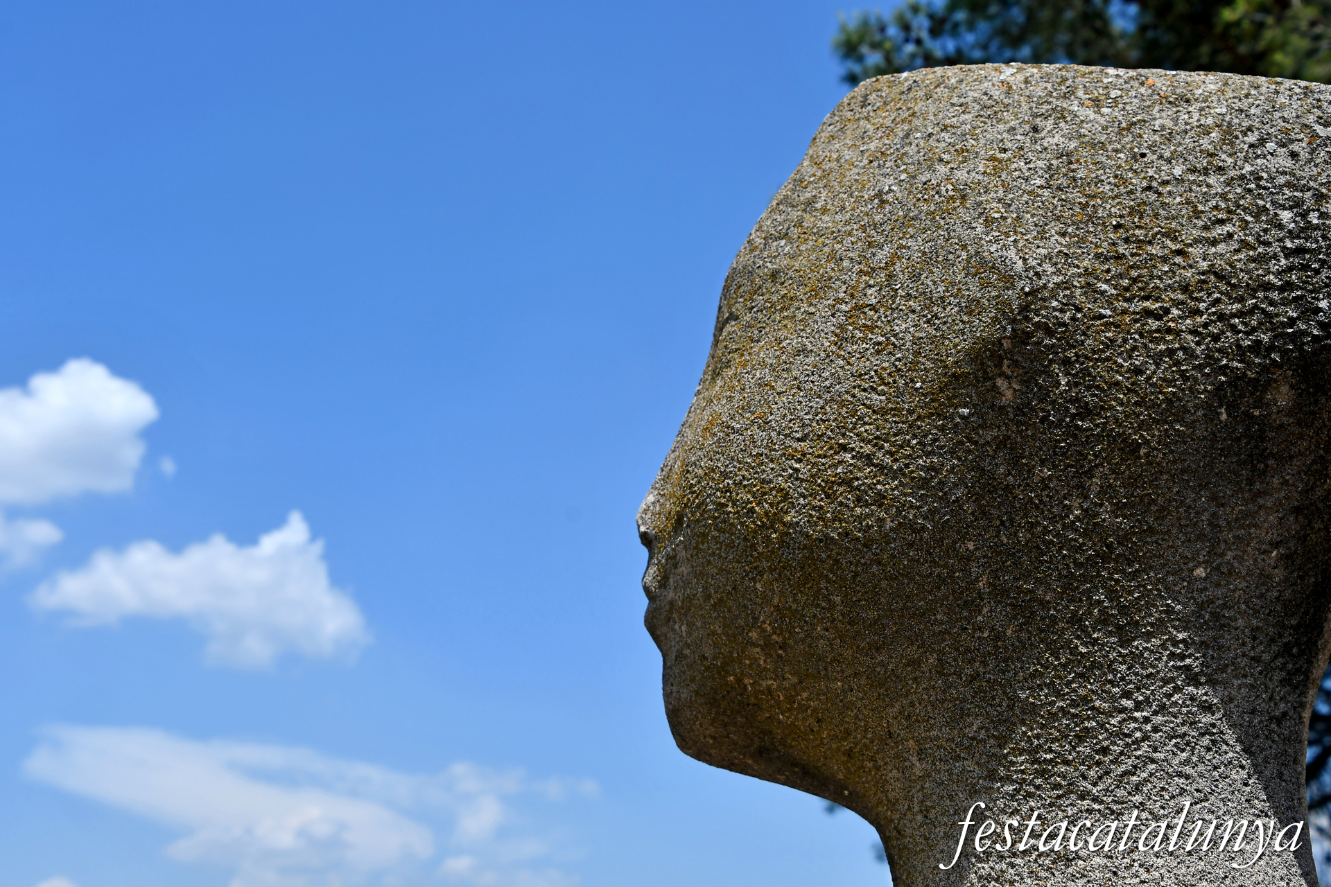 Monistrol de Calders - Escultura La puntaire de Benjamín Mustieles Navarro