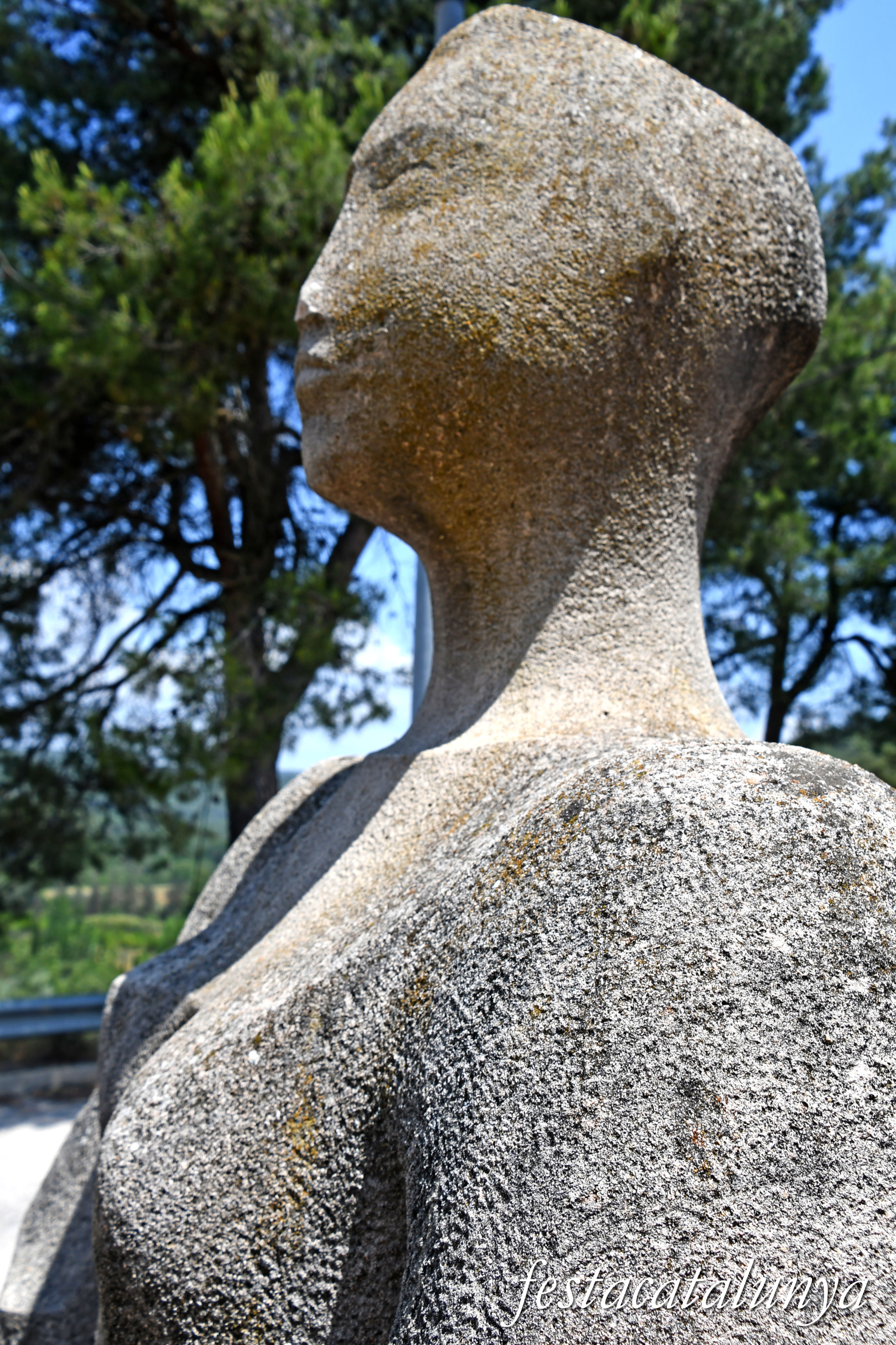 Monistrol de Calders - Escultura La puntaire de Benjamín Mustieles Navarro
