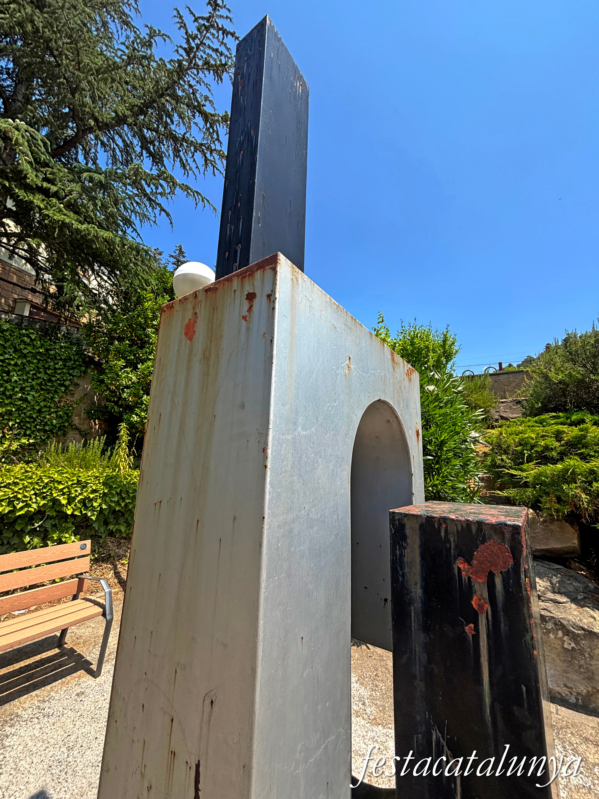 Monistrol de Calders - Escultura La Unió de Francesc Colomé i Garrigó  